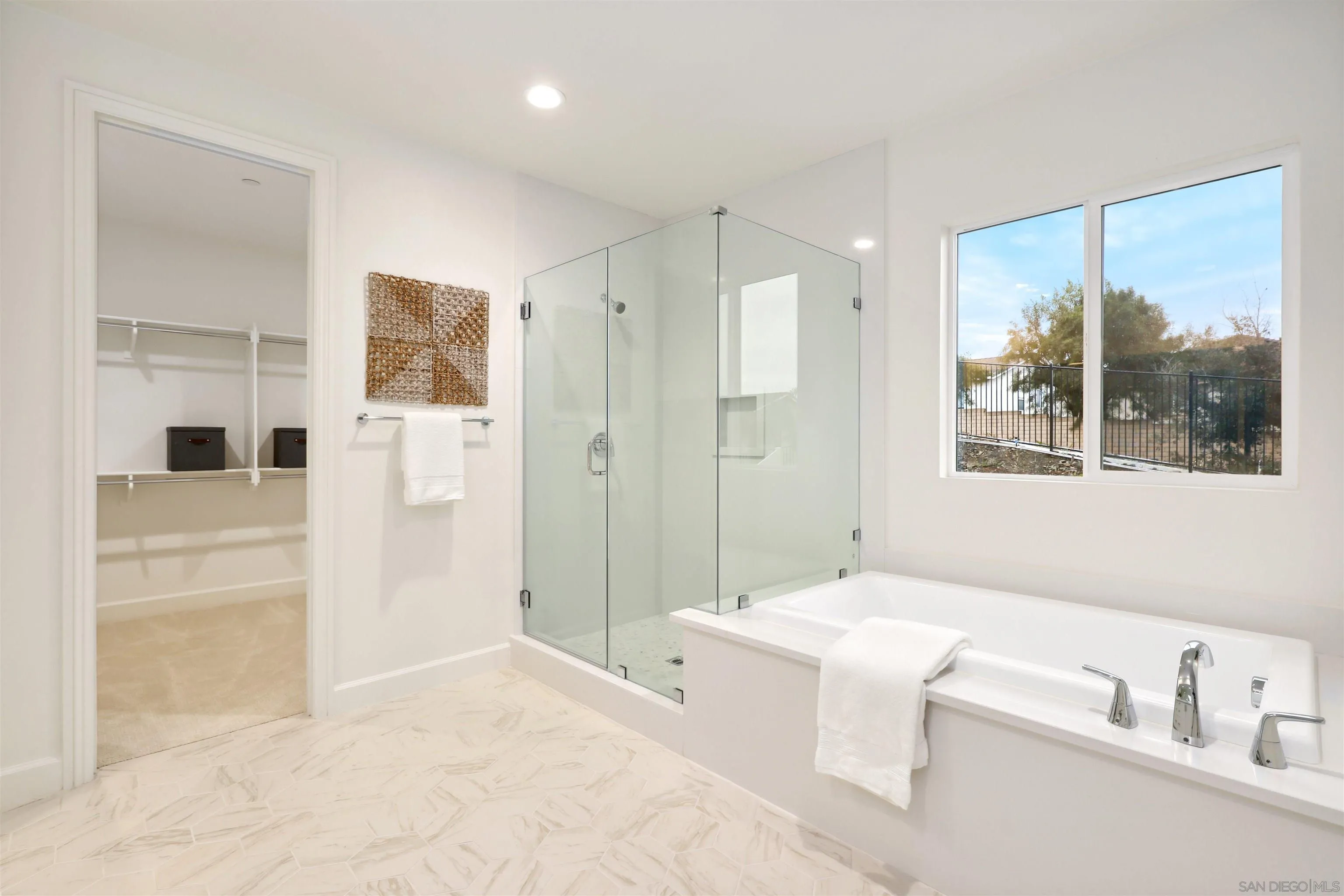 929 Woodhaven Road San Marcos, CA 92069 - Photo 21 of 36 a bathroom with a sink mirror and a bath tub