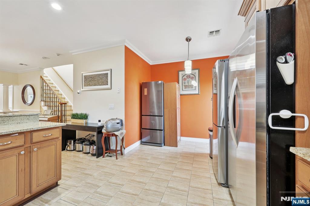 421 Lafayette Avenue, Unit 421 Cliffside Park, NJ 07010 - Photo 12 of 30