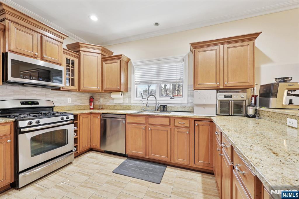 421 Lafayette Avenue, Unit 421 Cliffside Park, NJ 07010 - Photo 8 of 30