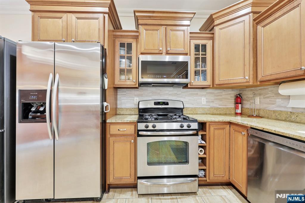 421 Lafayette Avenue, Unit 421 Cliffside Park, NJ 07010 - Photo 10 of 30