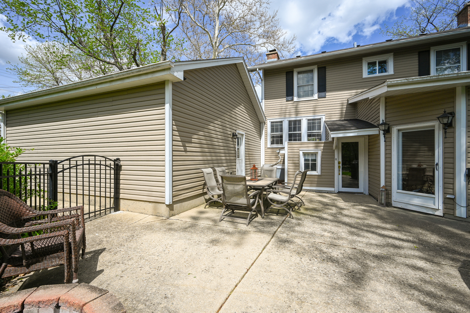 273 Geneva Road Glen Ellyn, IL 60137 - Photo 7 of 38 Gallery Image 7