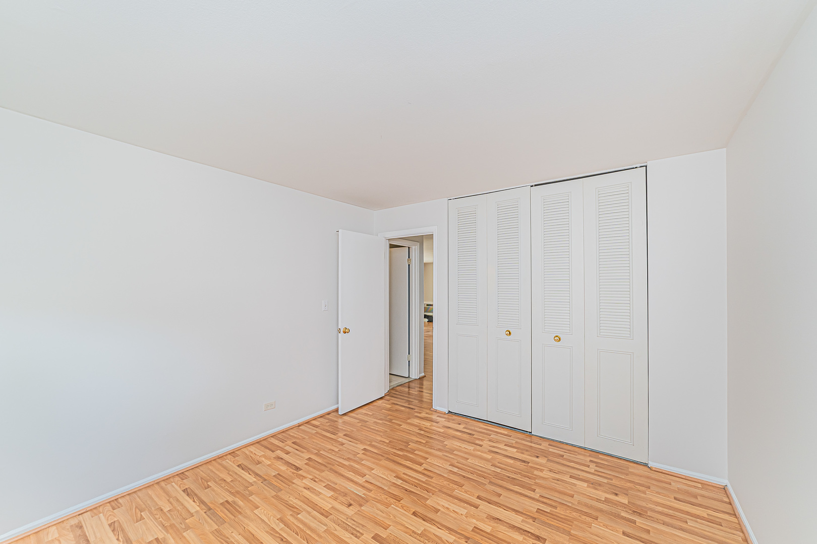714 East Algonquin Road, Unit J101 Arlington Heights, IL 60005 - Photo 22 of 28 a view of a room with wooden floor and bathroom