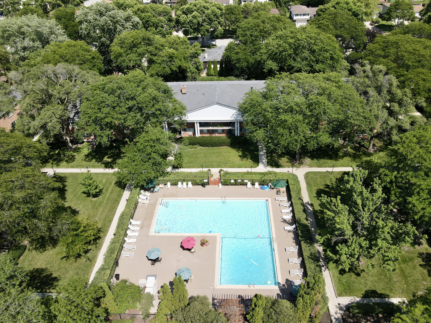 714 East Algonquin Road, Unit J101 Arlington Heights, IL 60005 - Photo 25 of 28 an aerial view of a house