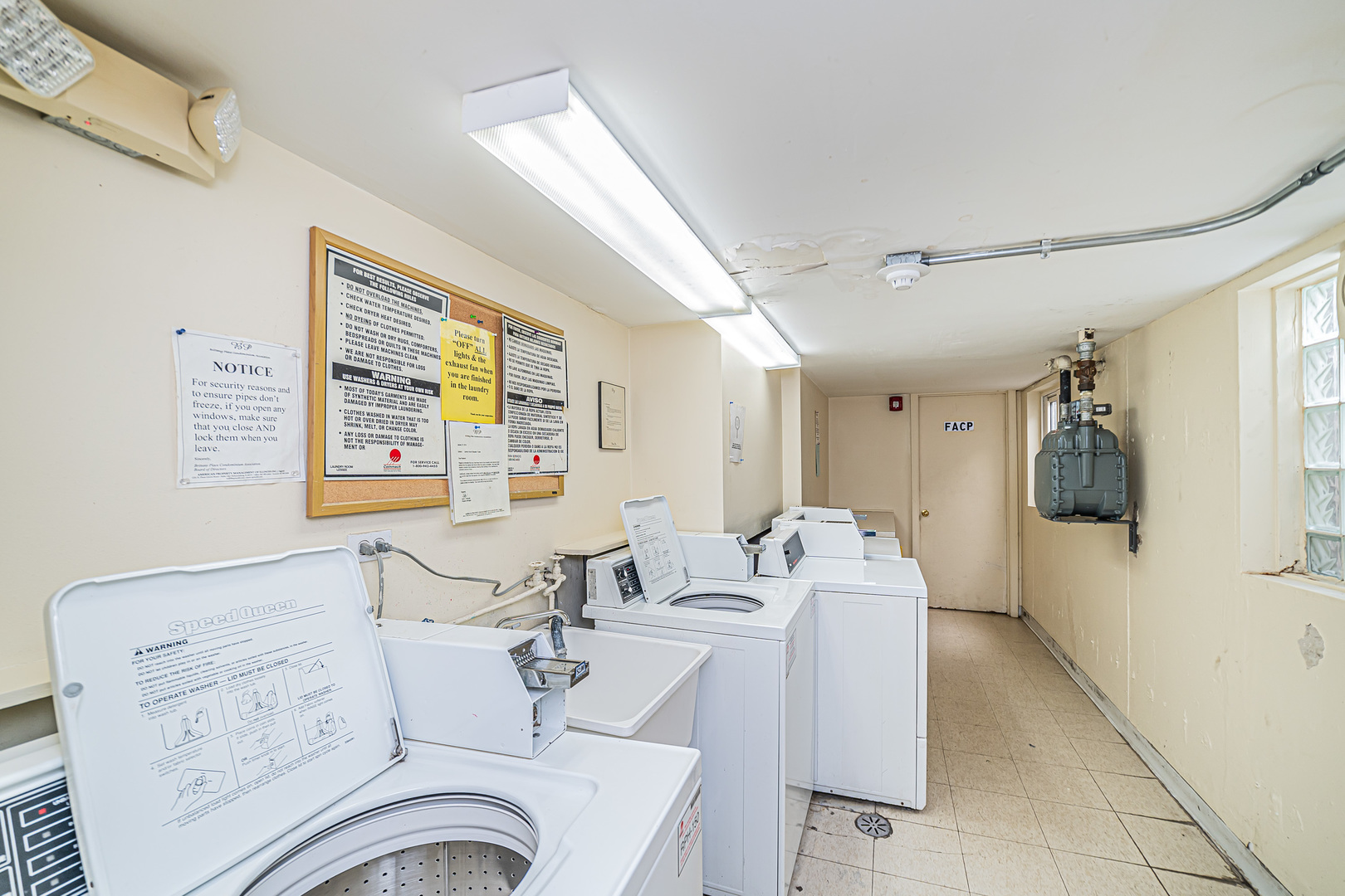 714 East Algonquin Road, Unit J101 Arlington Heights, IL 60005 - Photo 26 of 28 a living room with furniture and a flat screen tv