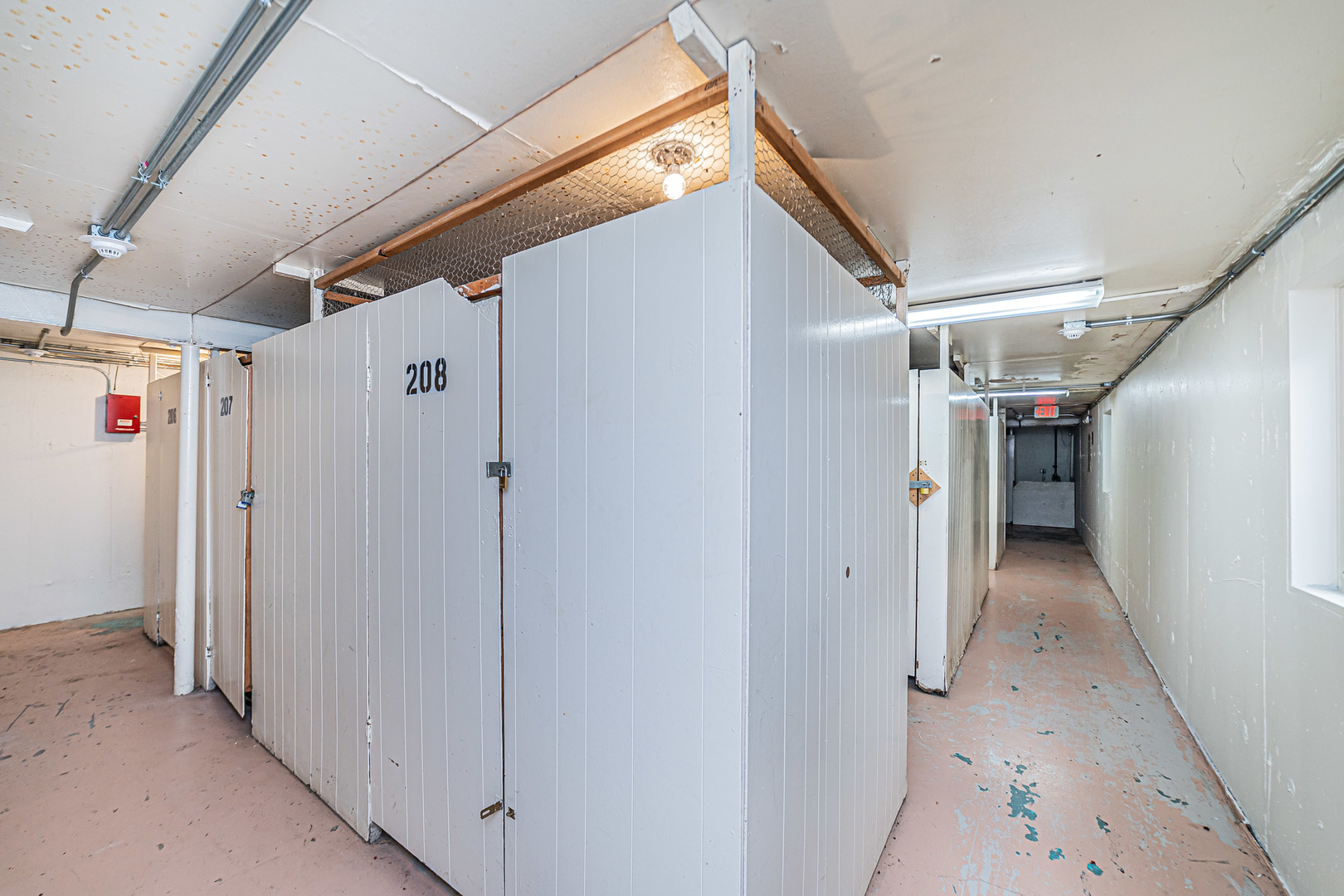 714 East Algonquin Road, Unit J101 Arlington Heights, IL 60005 - Photo 27 of 28 a view of hallway