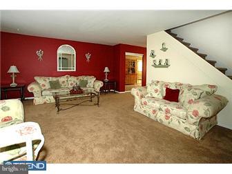 3206 Danley Road Philadelphia, PA 19154 - Photo 3 of 12 Living Room