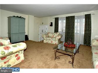 3206 Danley Road Philadelphia, PA 19154 - Photo 4 of 12 Living Room