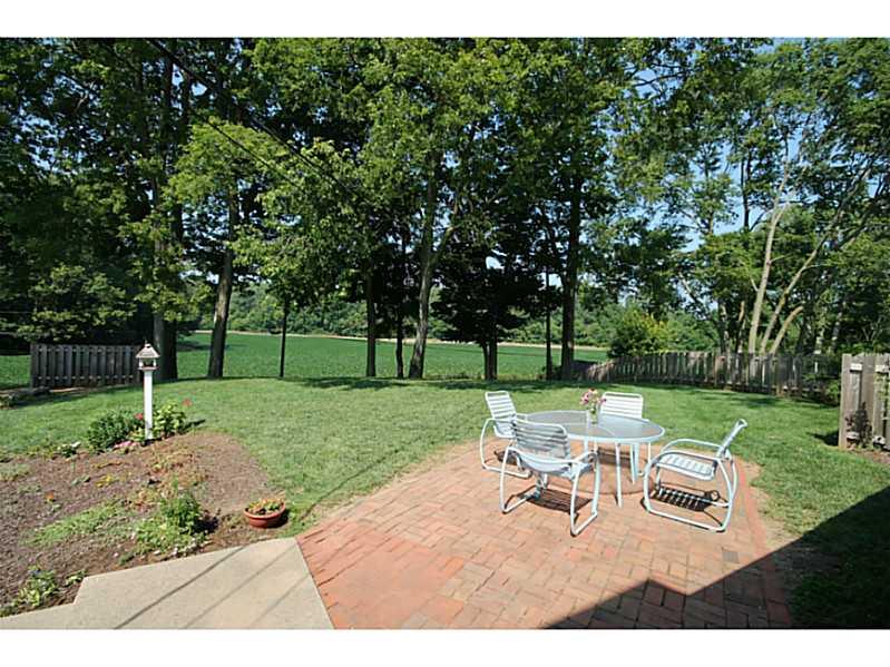 4050 North Riverside Drive Columbus, IN 47203 - Photo 3 of 24