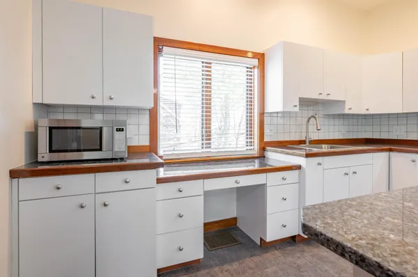 $3,600 | 51 Depot Road, Hampton Falls, NH 03844