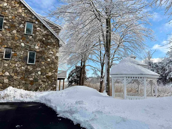 $3,600 | 51 Depot Road, Hampton Falls, NH 03844