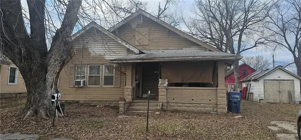 $28,500 | 117 East Clark Street, Brookfield, MO 64628