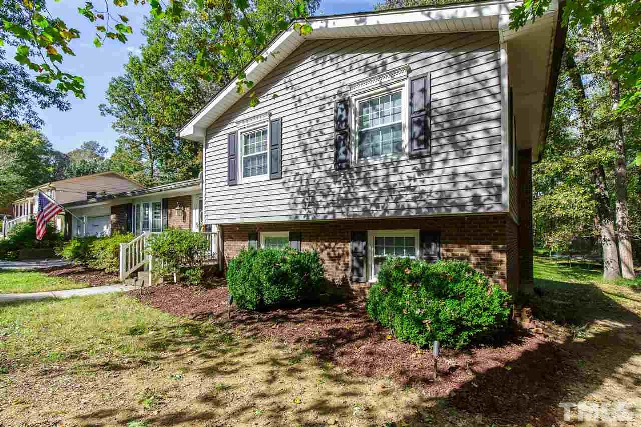 1901 Wellington Road Burlington, NC 27217 - Photo 22 of 24 Love the landscaping! This could be your home!