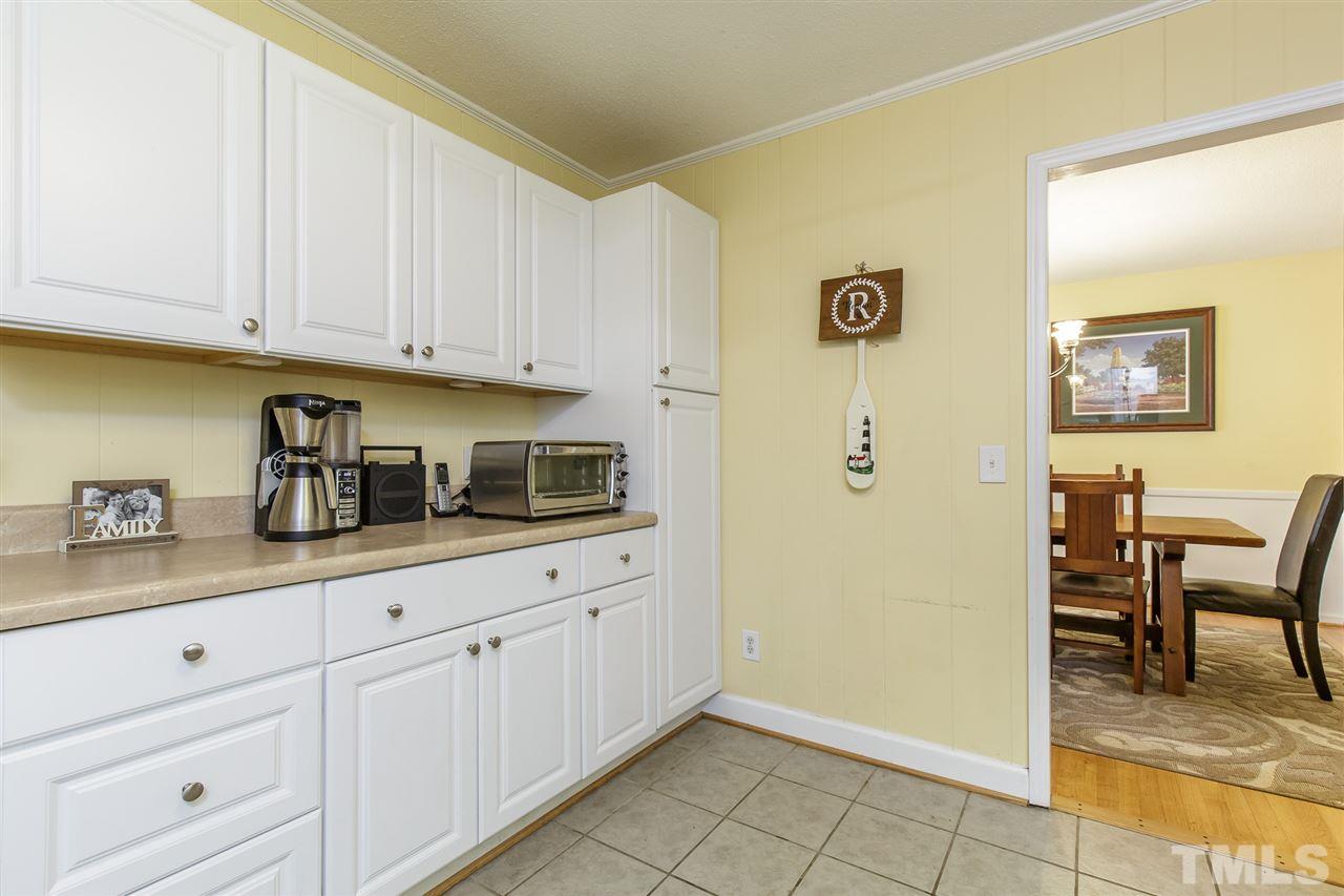 1901 Wellington Road Burlington, NC 27217 - Photo 10 of 24 Lovely built in buffet with cabinets and butlers pantry
