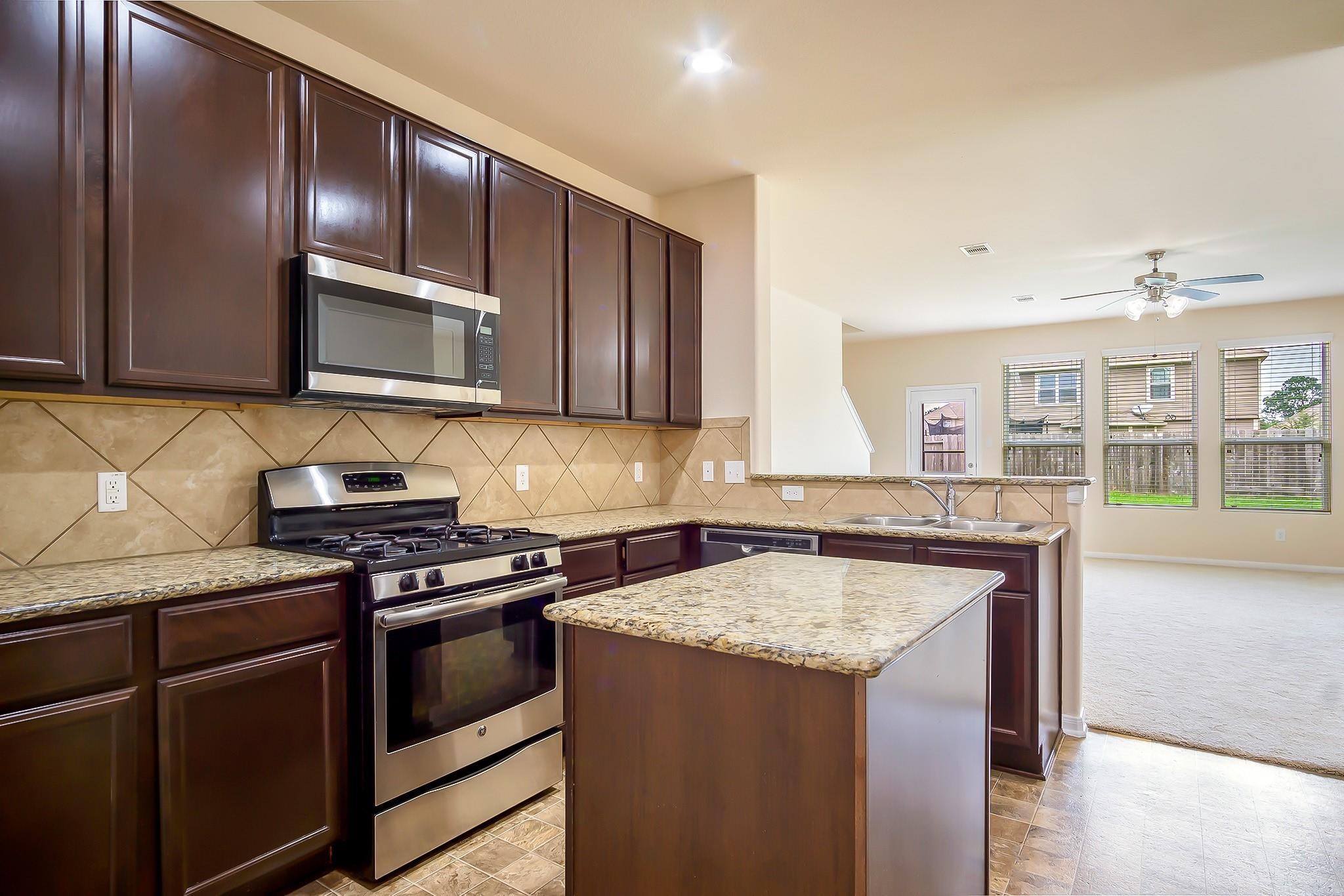 5215 Espuela Lane Baytown, TX 77521 - Photo 7 of 26