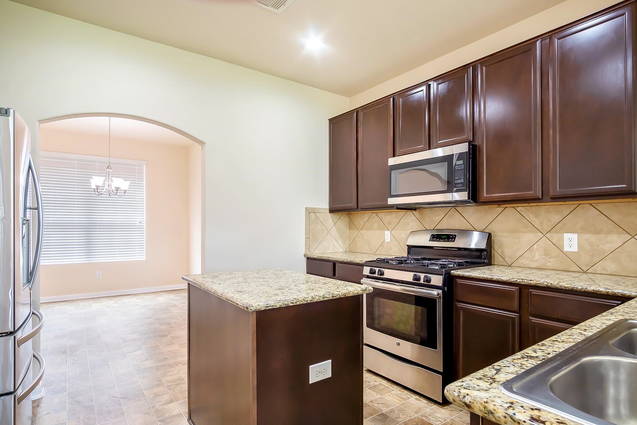 5215 Espuela Lane Baytown, TX 77521 - Photo 8 of 26