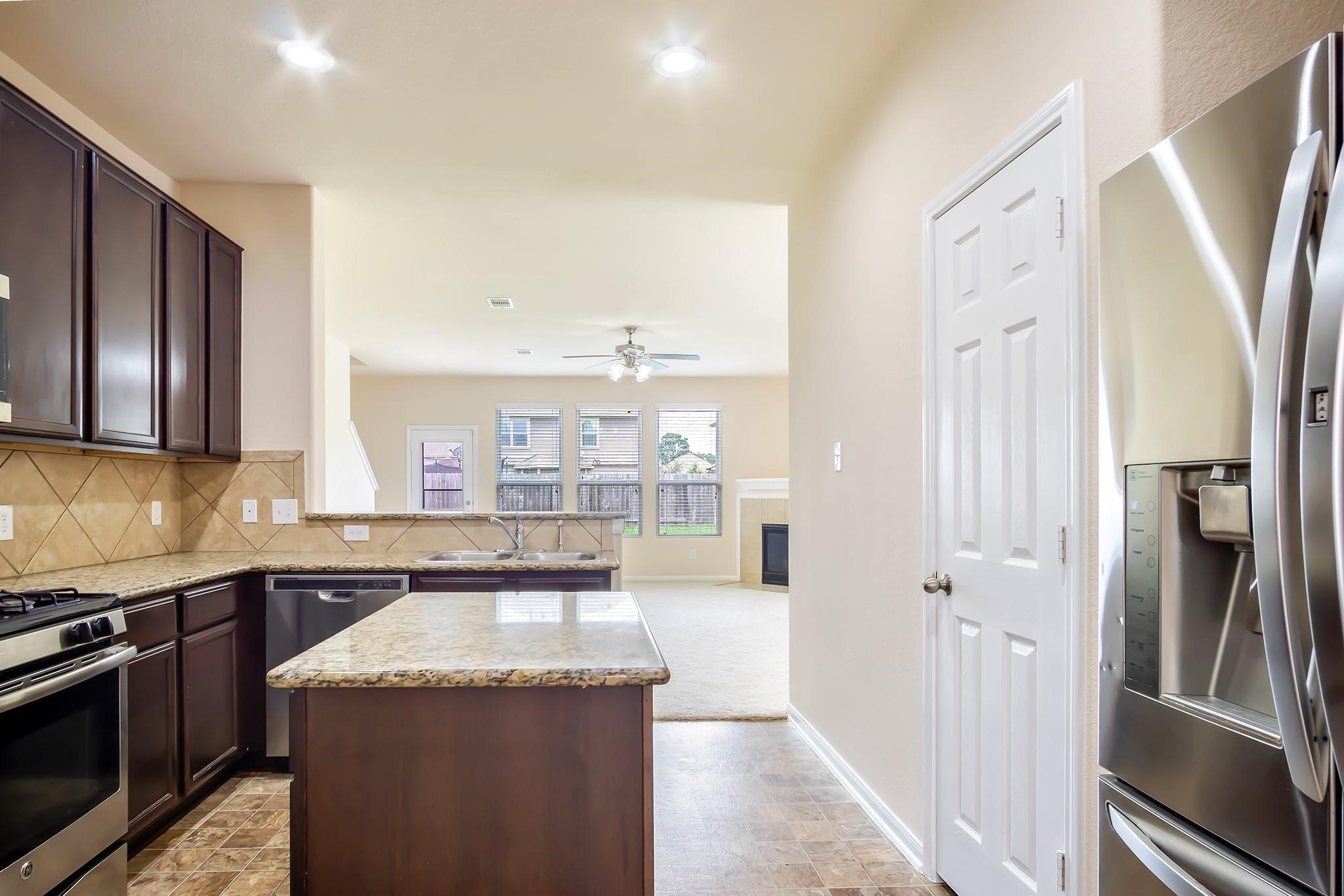 5215 Espuela Lane Baytown, TX 77521 - Photo 9 of 26