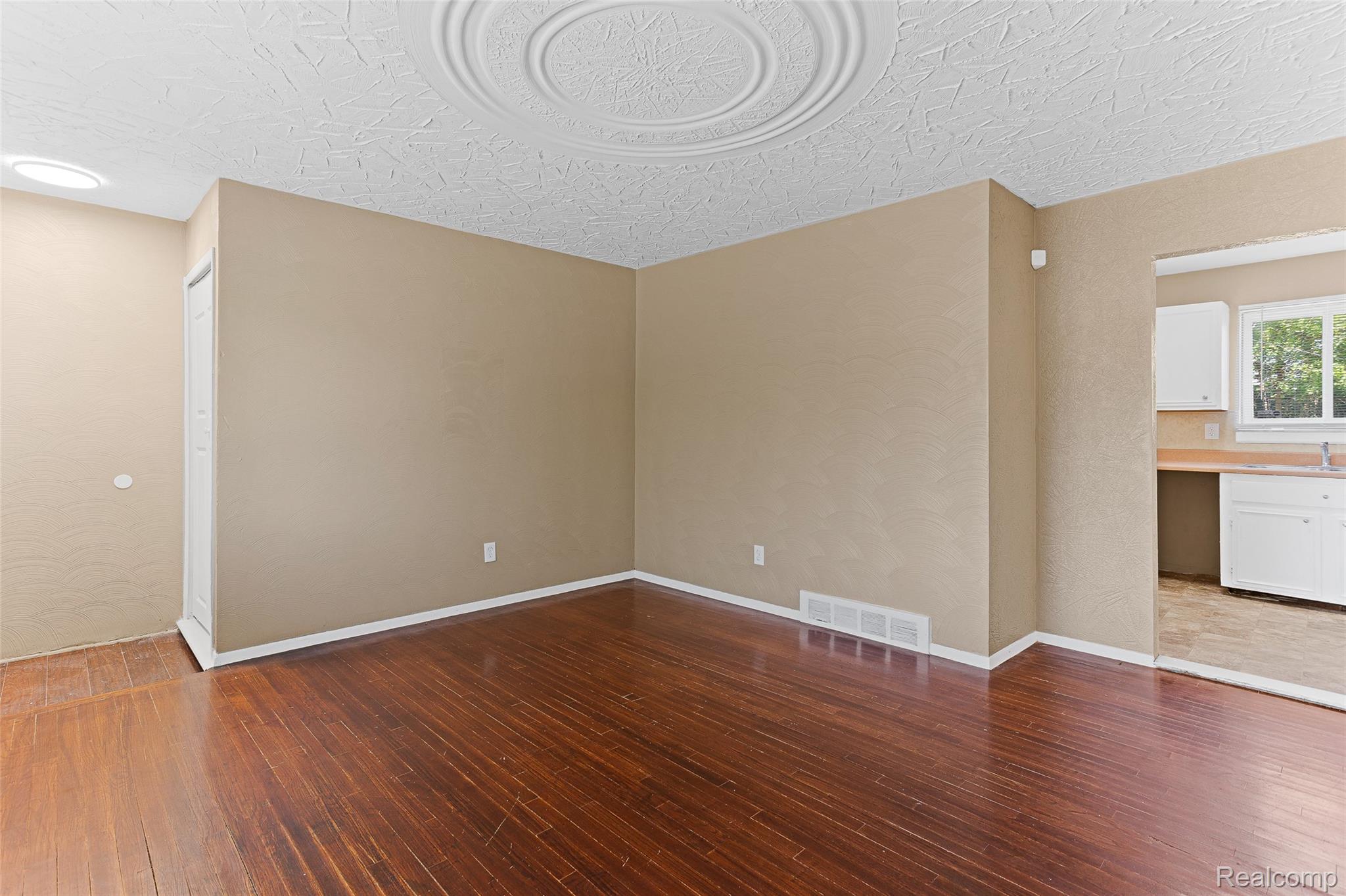 30270 Spring Arbor Drive Inkster, MI 48141 - Photo 13 of 32 IMG_2436.jpg