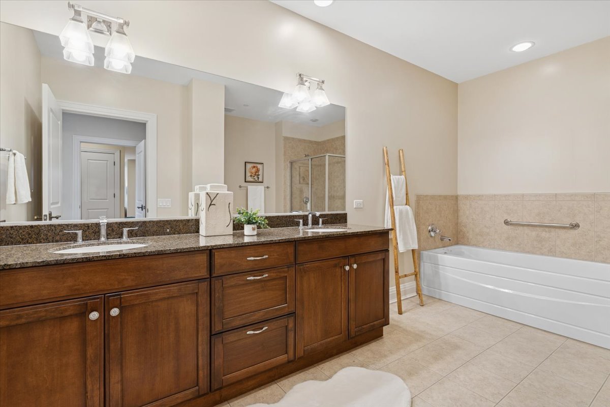 1041 Ridge Road, Unit 304 Wilmette, IL 60091 - Photo 11 of 30 a spacious bathroom with a tub sink and mirror