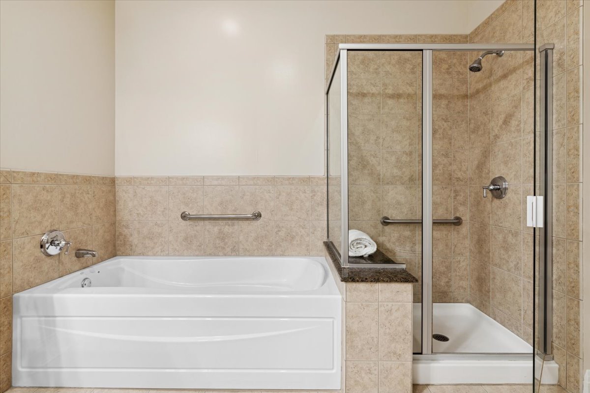 1041 Ridge Road, Unit 304 Wilmette, IL 60091 - Photo 12 of 30 a bathroom with a bathtub and shower