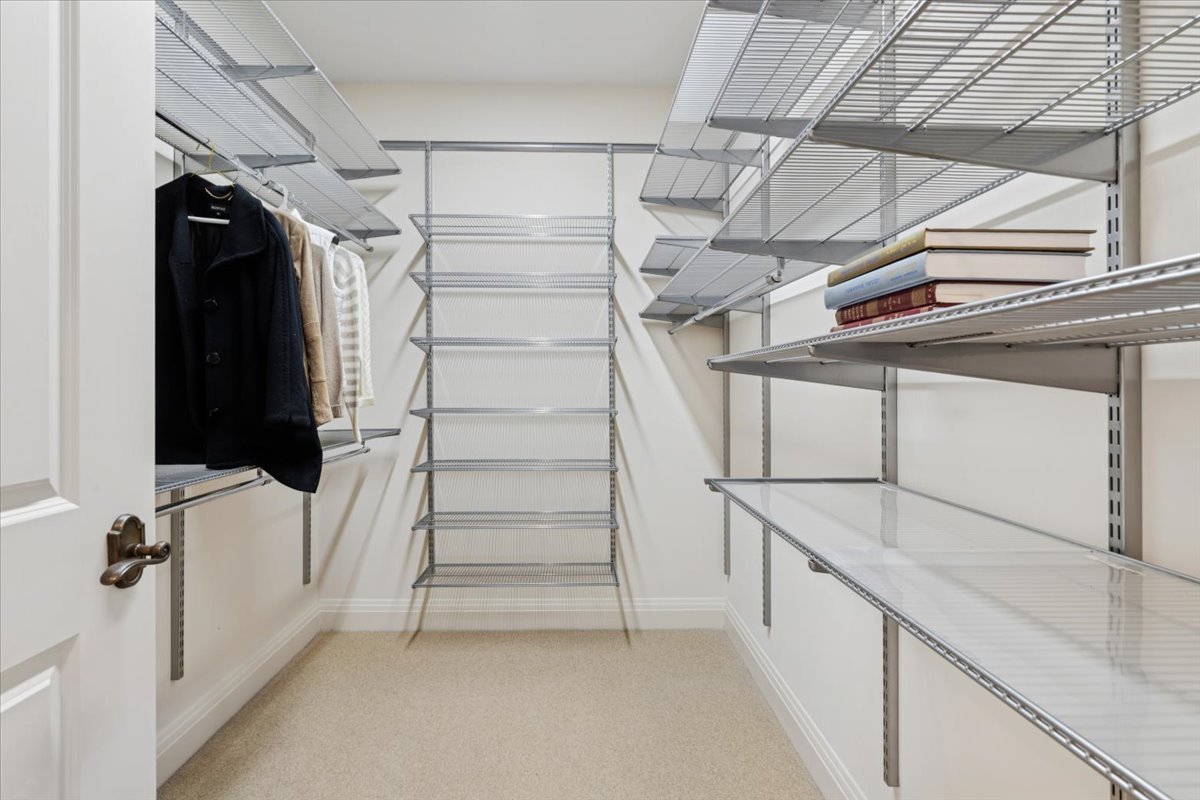 1041 Ridge Road, Unit 304 Wilmette, IL 60091 - Photo 13 of 30 a view of entryway