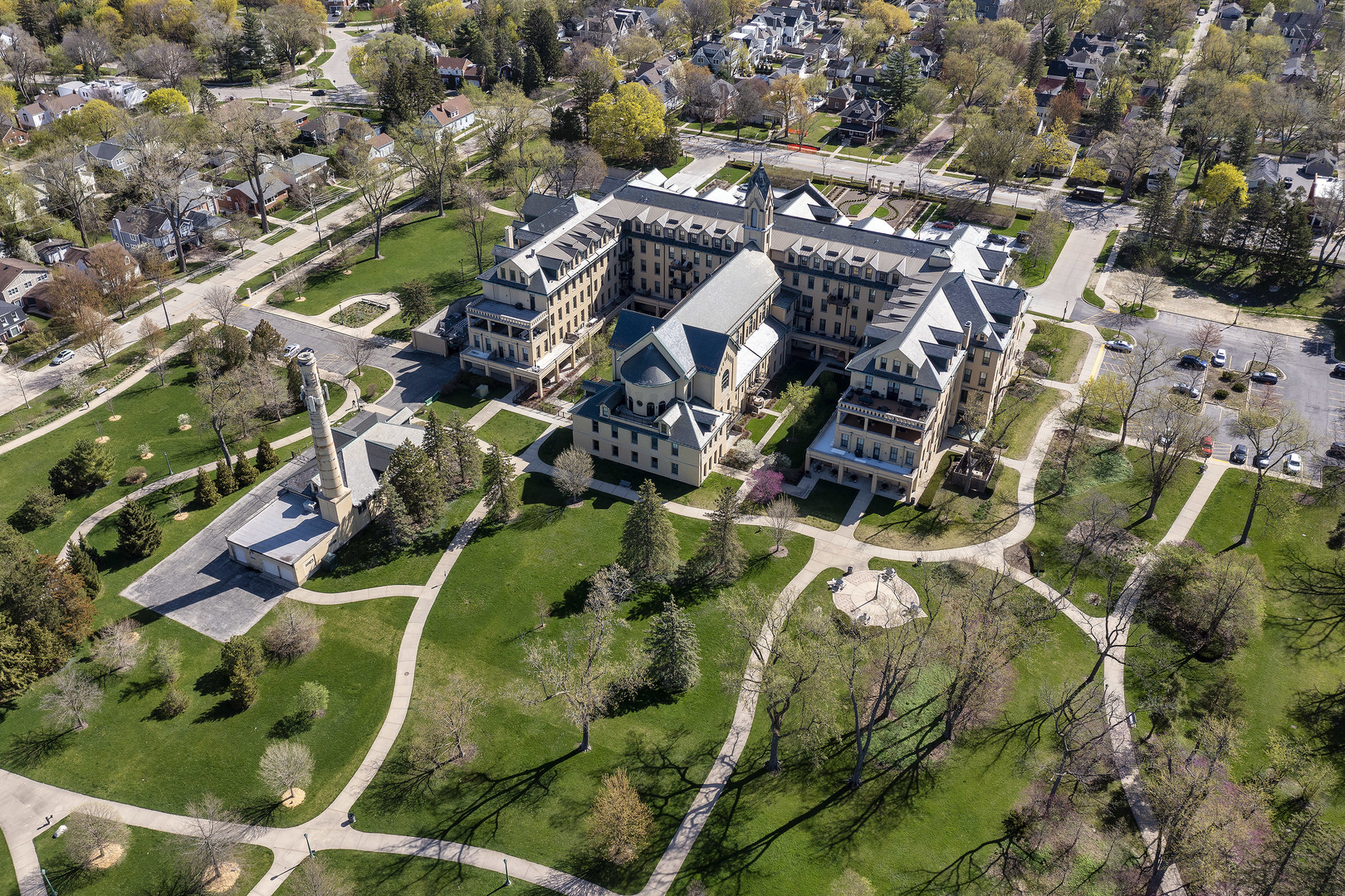 1041 Ridge Road, Unit 304 Wilmette, IL 60091 - Photo 23 of 30 an aerial view of residential houses with outdoor space