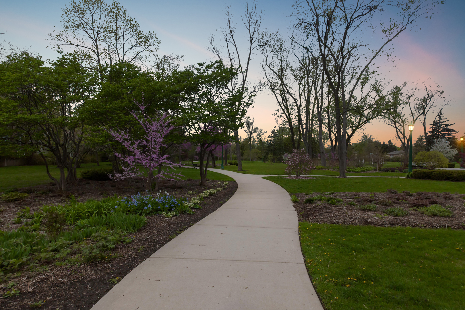 1041 Ridge Road, Unit 304 Wilmette, IL 60091 - Photo 29 of 30 a view of outdoor space