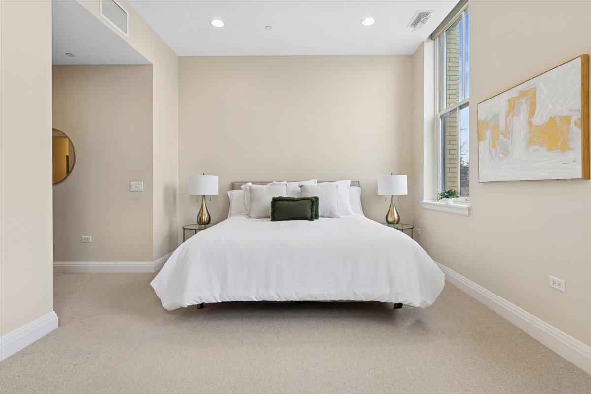1041 Ridge Road, Unit 304 Wilmette, IL 60091 - Photo 9 of 30 a bedroom with a bed and window