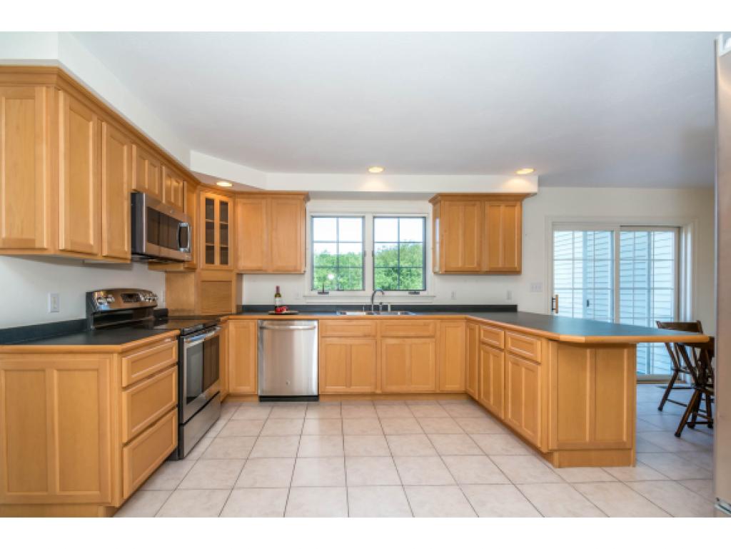 6 Copper Beech Road Salem, NH 03079 - Photo 4 of 36