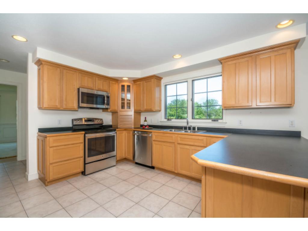 6 Copper Beech Road Salem, NH 03079 - Photo 5 of 36