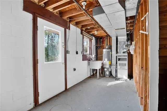a view of livingroom with furniture