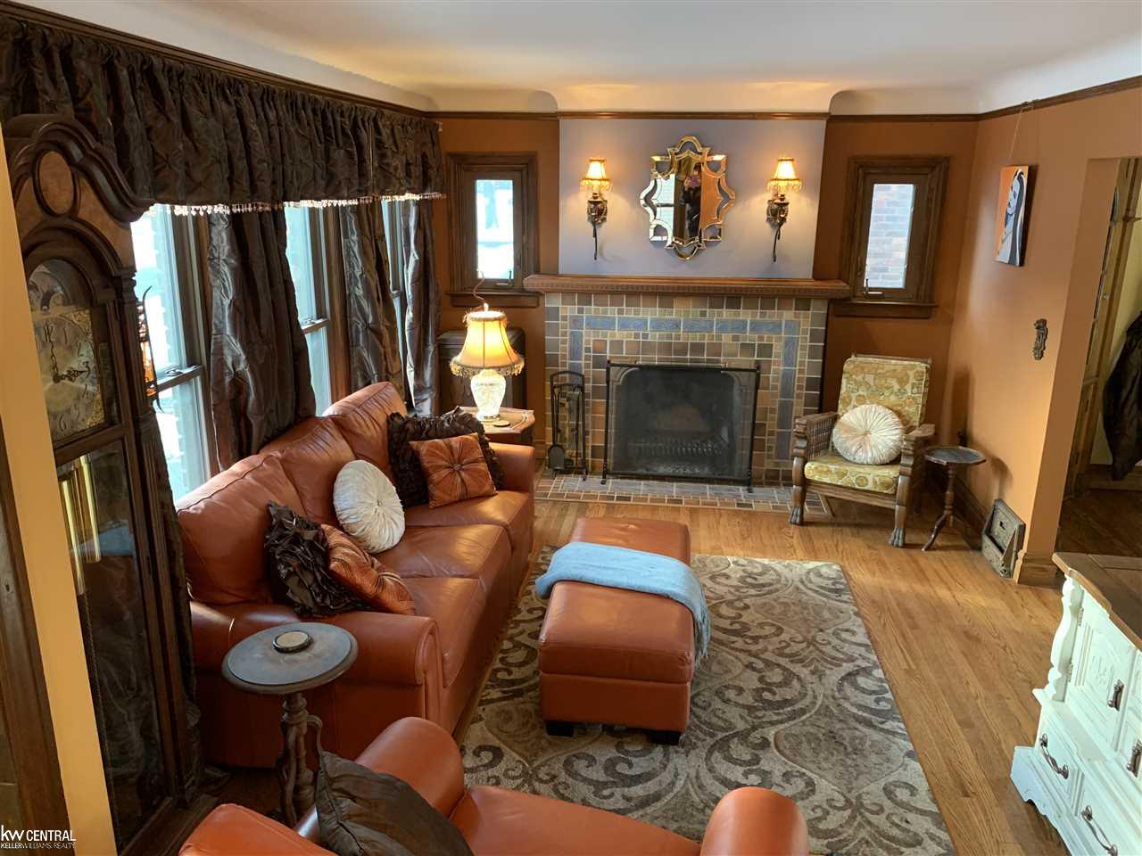 428 Cloverly Road Grosse Pointe, MI 48236 - Photo 2 of 51 Large Living Room