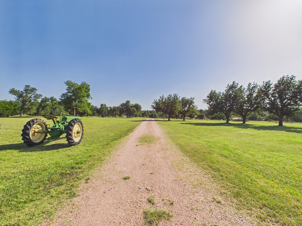 1983 Wendel-Ahrens Road Fredericksburg, TX 78624 - Photo 4 of 36