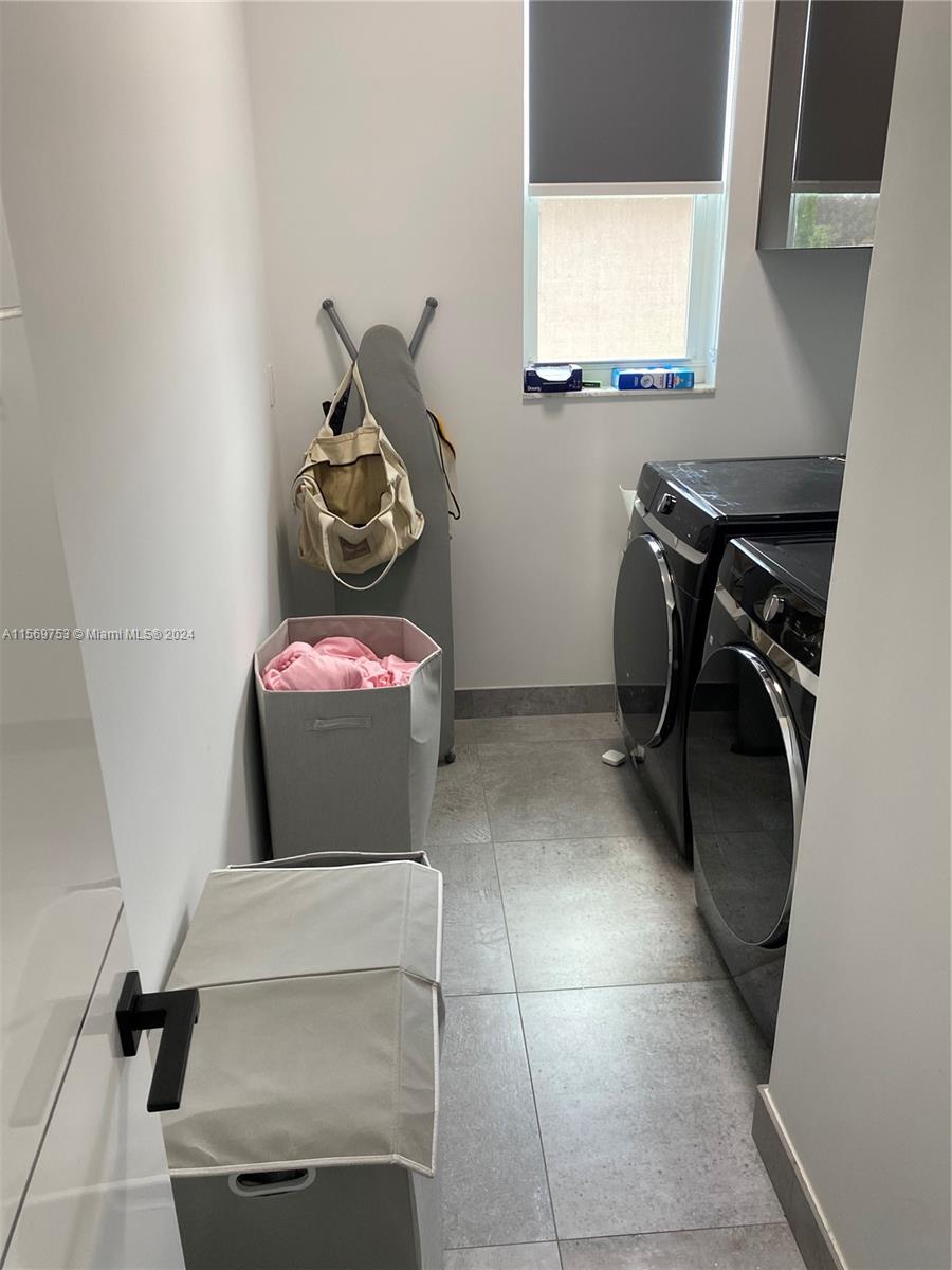 16976 Southwest 90th Terrace Miami, FL 33196 - Photo 43 of 90 a bathroom with a toilet