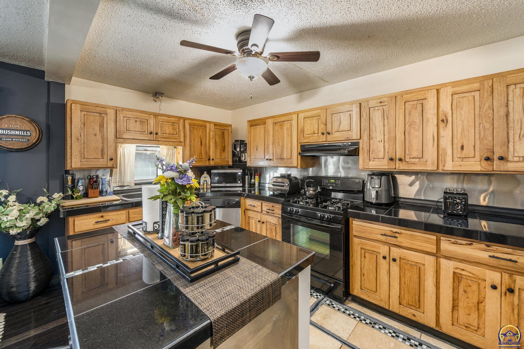 1730 Southwest 37th Street Topeka, KS 66611 - Photo 13 of 24