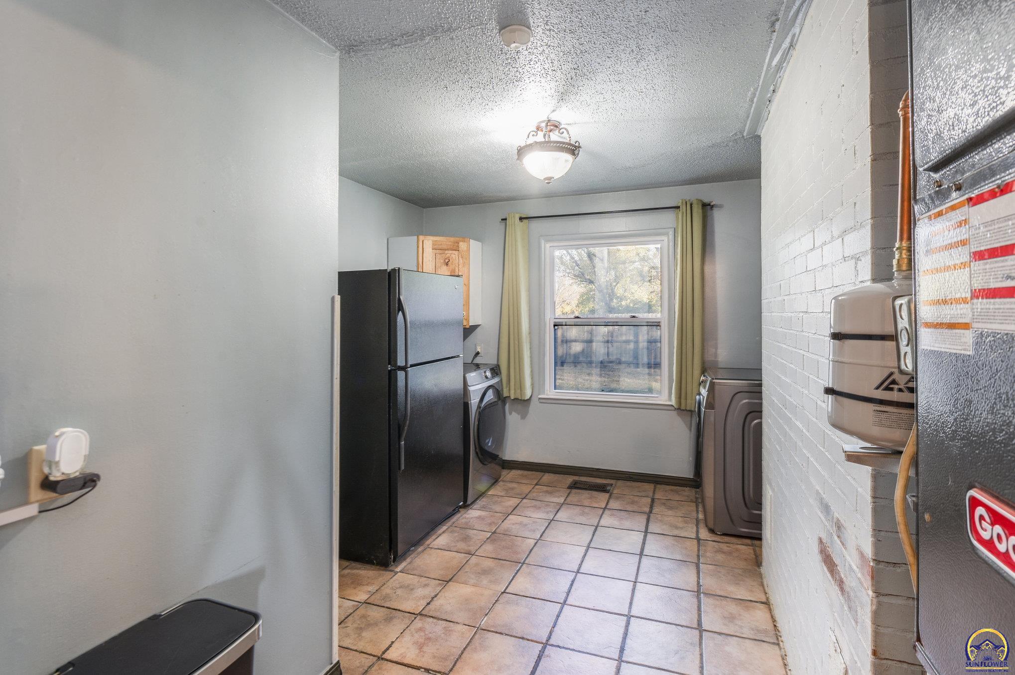 1730 Southwest 37th Street Topeka, KS 66611 - Photo 15 of 24