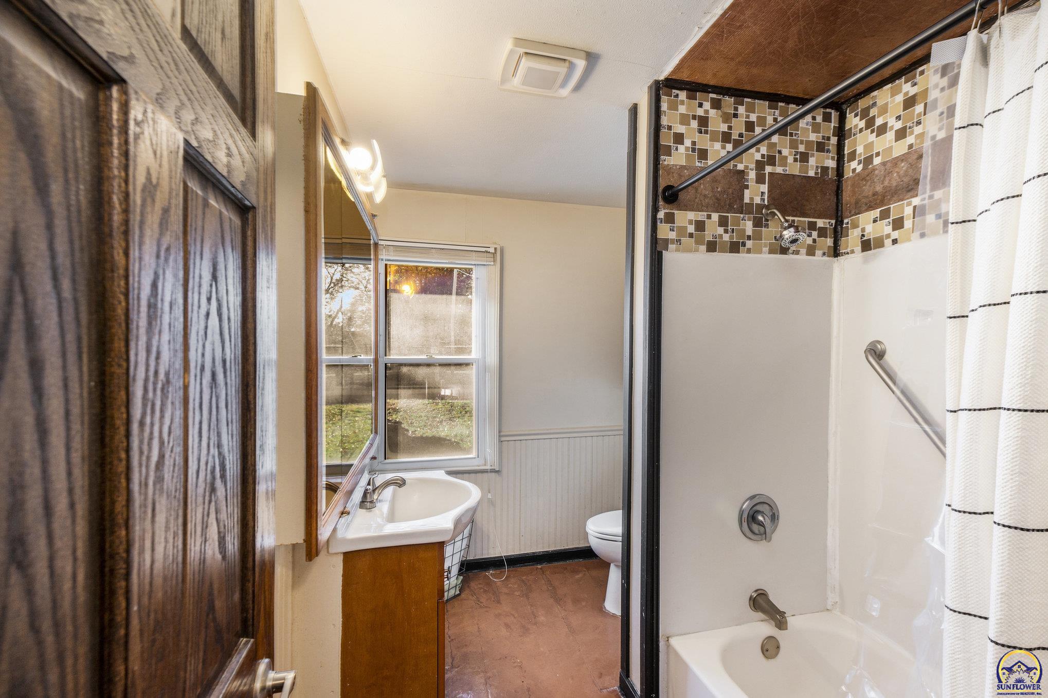 1730 Southwest 37th Street Topeka, KS 66611 - Photo 18 of 24