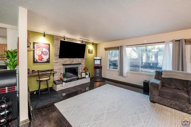 $169,900 | 1730 Southwest 37th Street, Topeka, KS 66611