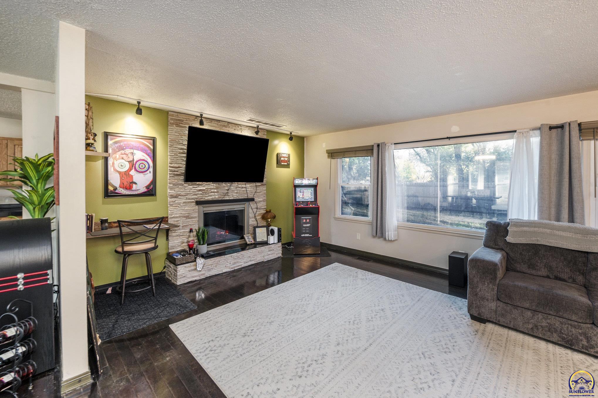 1730 Southwest 37th Street Topeka, KS 66611 - Photo 5 of 24