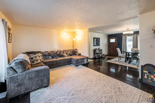 $169,900 | 1730 Southwest 37th Street, Topeka, KS 66611