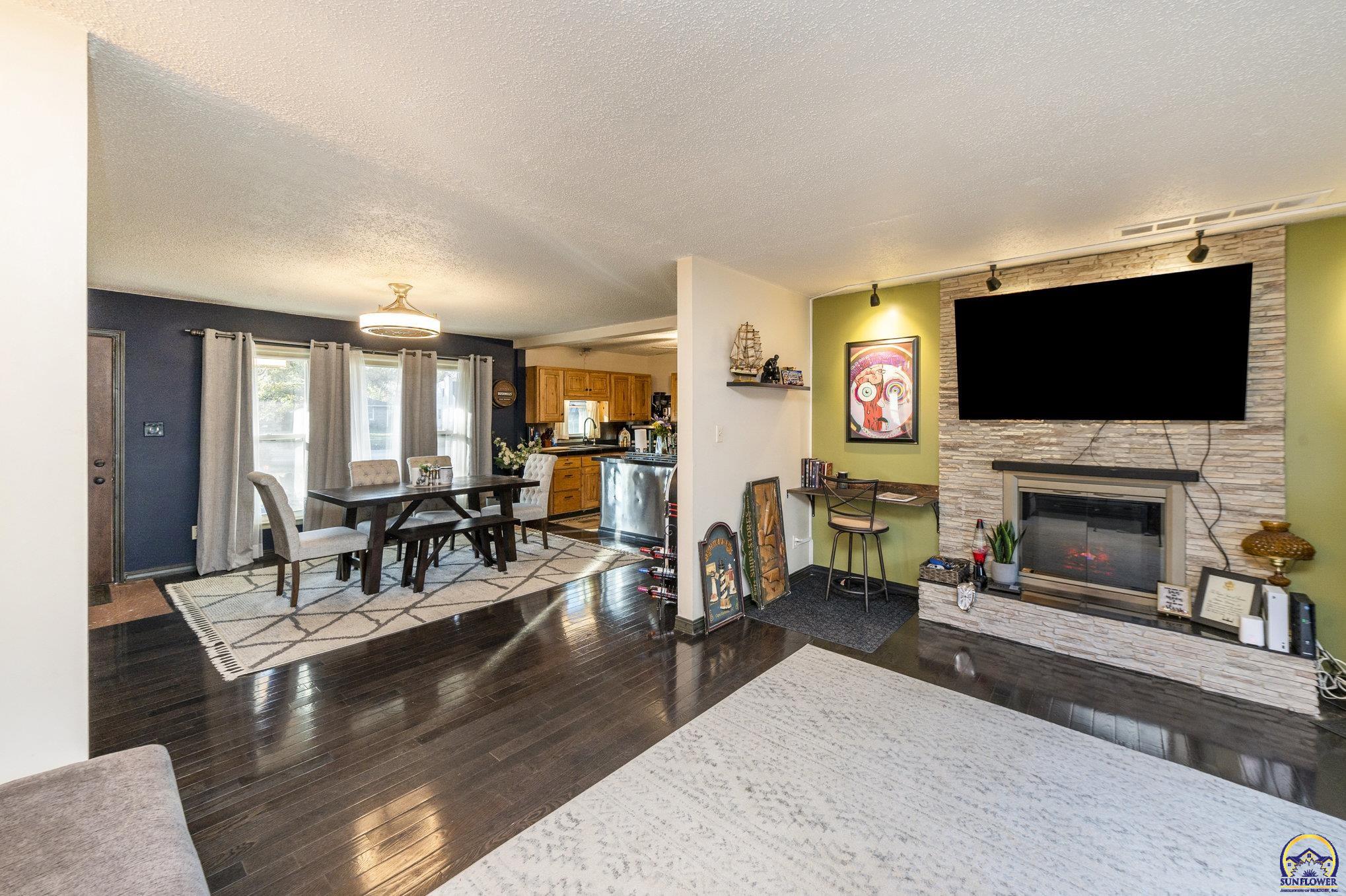 1730 Southwest 37th Street Topeka, KS 66611 - Photo 7 of 24