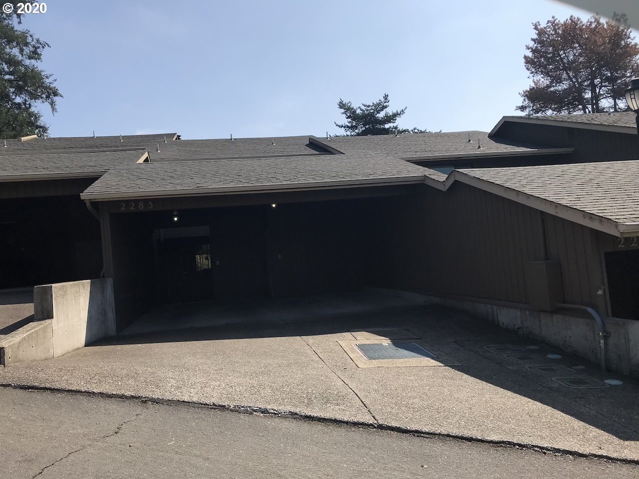2285 Ridgeway Drive Eugene, OR 97401 - Photo 1 of 31 Gallery Image 1