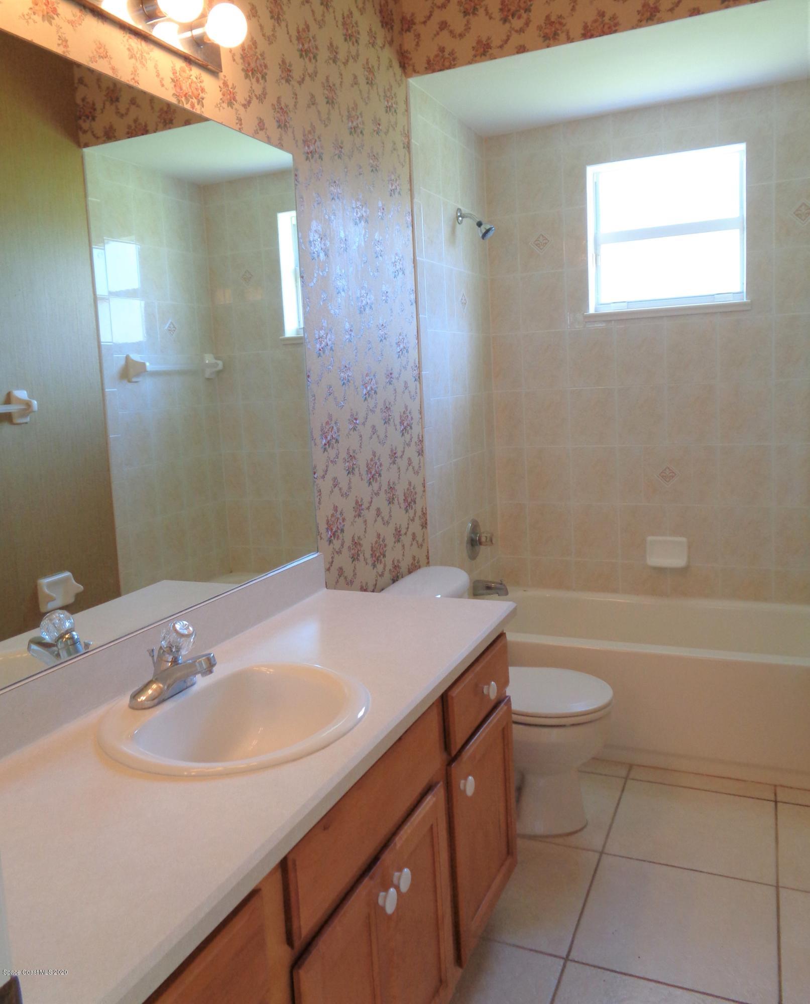 1630 Degroodt Road Southwest Palm Bay, FL 32908 - Photo 23 of 31 Guest Bath