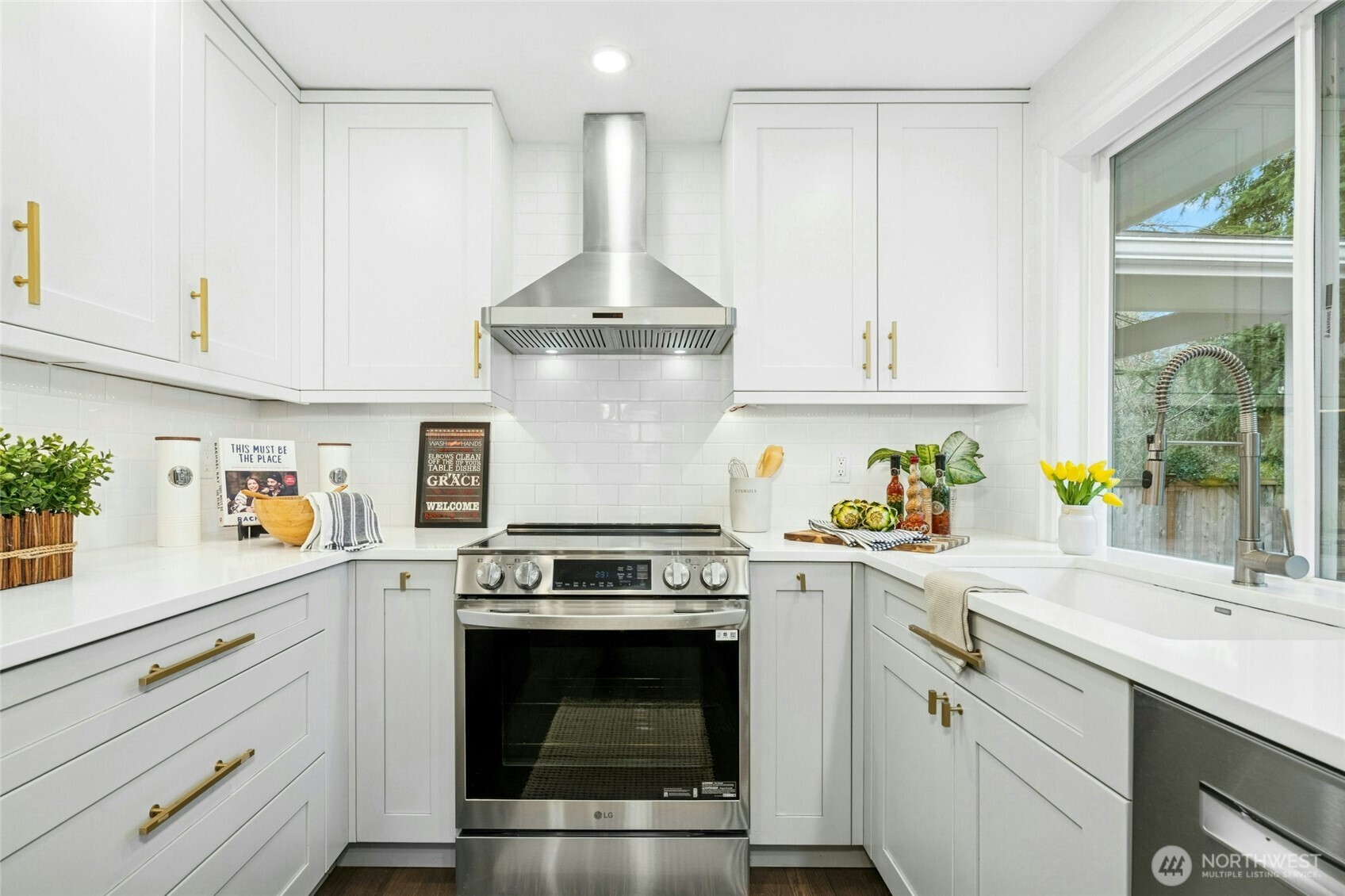 13416 Northeast 70th Street Redmond, WA 98052 - Photo 4 of 25