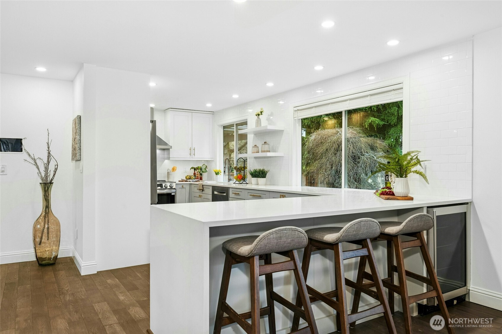 13416 Northeast 70th Street Redmond, WA 98052 - Photo 6 of 25