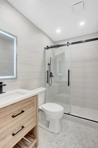 $879,900 | 23 Chase Lane, Levittown, NY 11756