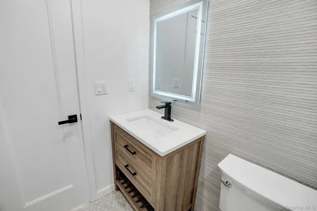 $879,900 | 23 Chase Lane, Levittown, NY 11756