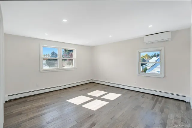 $879,900 | 23 Chase Lane, Levittown, NY 11756