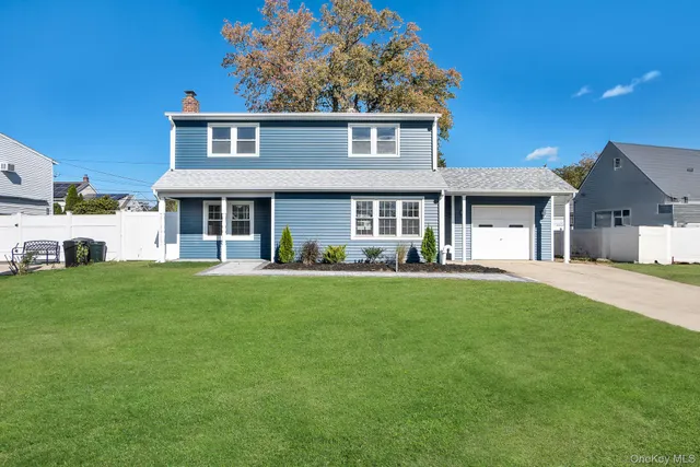 $879,900 | 23 Chase Lane, Levittown, NY 11756