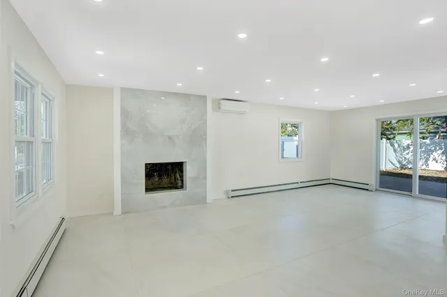 $879,900 | 23 Chase Lane, Levittown, NY 11756