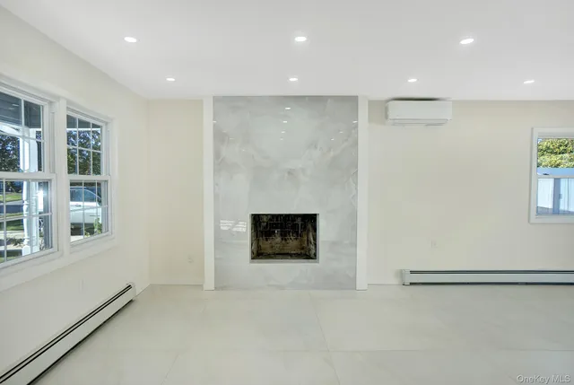 $879,900 | 23 Chase Lane, Levittown, NY 11756